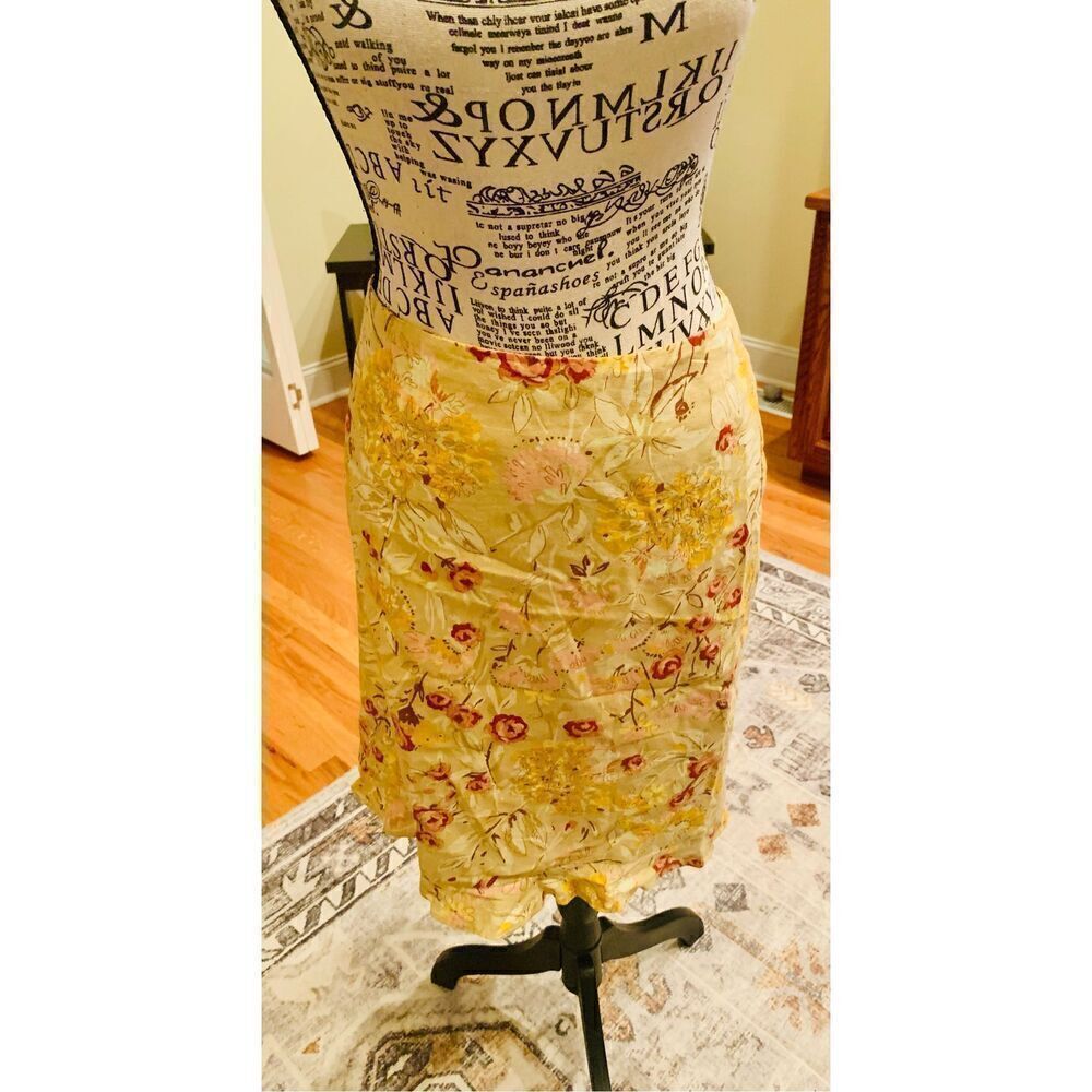 Monroe & Main Floral Linen Skirt